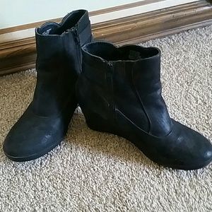 SOLD!Sonoma Life + Style Wedge boots/Snalika Black